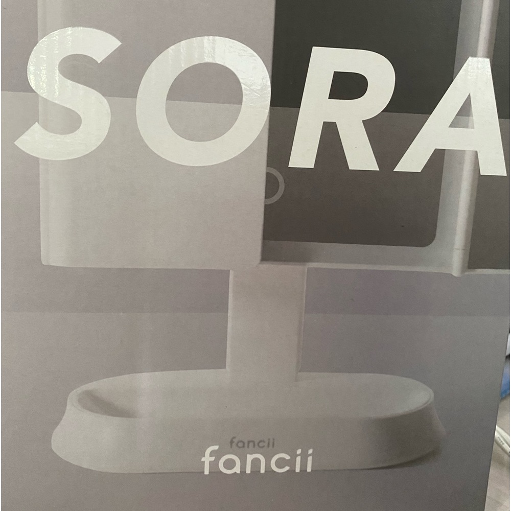 Sora Dual powered Vanity Mirror LED’s mimic the natural sunlight